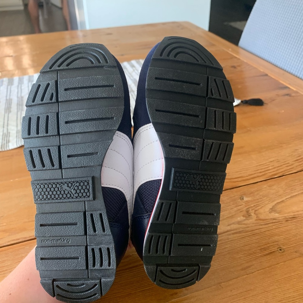 Kids Puma sneaker-new-never worn!